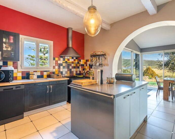 Palasca. Property. 5 Bedrooms. Pool. Panoramic Views of Countryside and Mountains