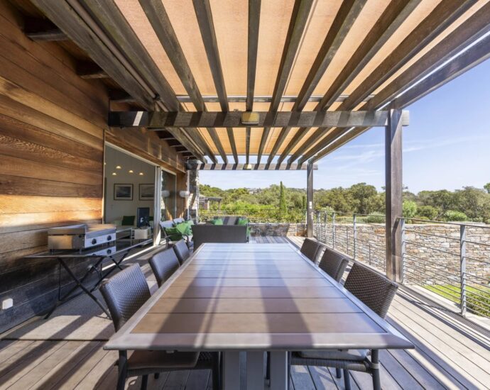 Santa Giulia – Walking distance to the beach – Villa 4 bedrooms – Sea view