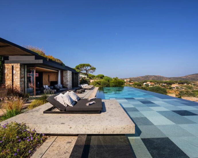 Calvi, Villa d’exception, 8 chambres, 2 piscines, vue mer panoramique