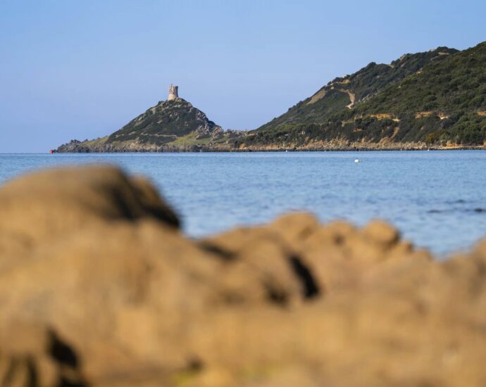 Exclusive listing, Ajaccio, 6-bedroom villa with pool, caretaker’s house, panoramic sea view, walking distance to the beach.