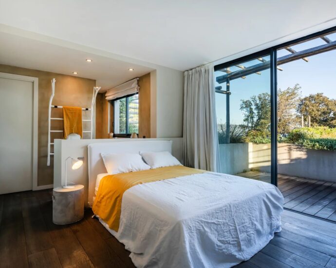 Exclusivité, Domaine de Cala Rossa, La Testa, Propriété exceptionnelle pied dans l&rsquo;eau, 2 villas, 7 chambres, piscine, plage à pied, vue mer panoramique