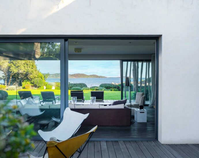 Exclusivité, Domaine de Cala Rossa, La Testa, Propriété exceptionnelle pied dans l&rsquo;eau, 2 villas, 7 chambres, piscine, plage à pied, vue mer panoramique