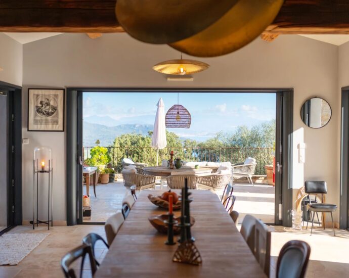 Exclusivité, Valinco, Villa d&rsquo;architecte, 7 chambres, Piscine, Vue mer panoramique, Proche plages