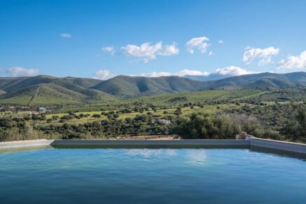 Palasca. Property. 5 Bedrooms. Pool. Panoramic Views of Countryside and Mountains