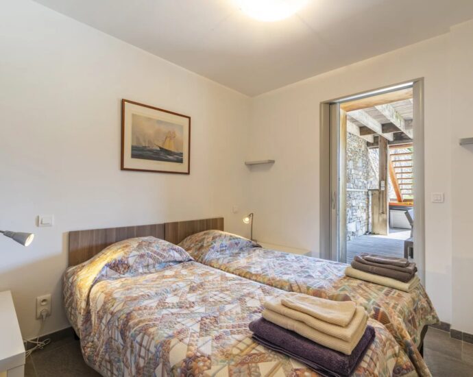 Santa Giulia – Walking distance to the beach – Villa 4 bedrooms – Sea view