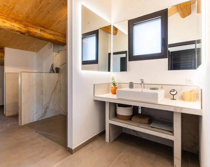 Arasu, villa d’architecte, 7 chambres, piscine, vue mer, plage à pied