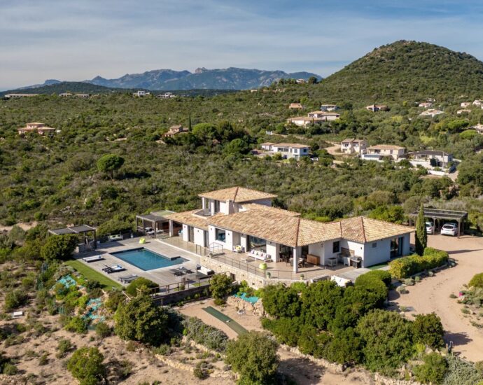 Porto vecchio, Palombaggia, villa 5 chambres, vue mer, piscine et proche plage