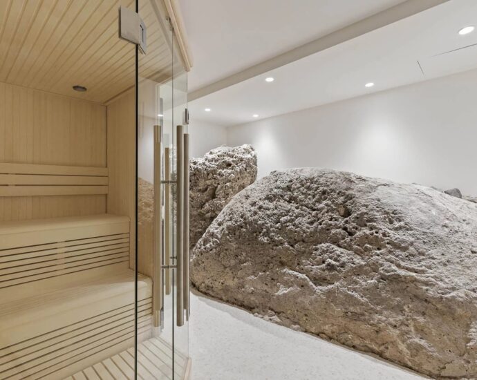 Favone, villa, panoramic sea view, 7 bedrooms, close to the beach, swimming pool, cinema room, gym, sauna, hammam, arcade room, pétanque court