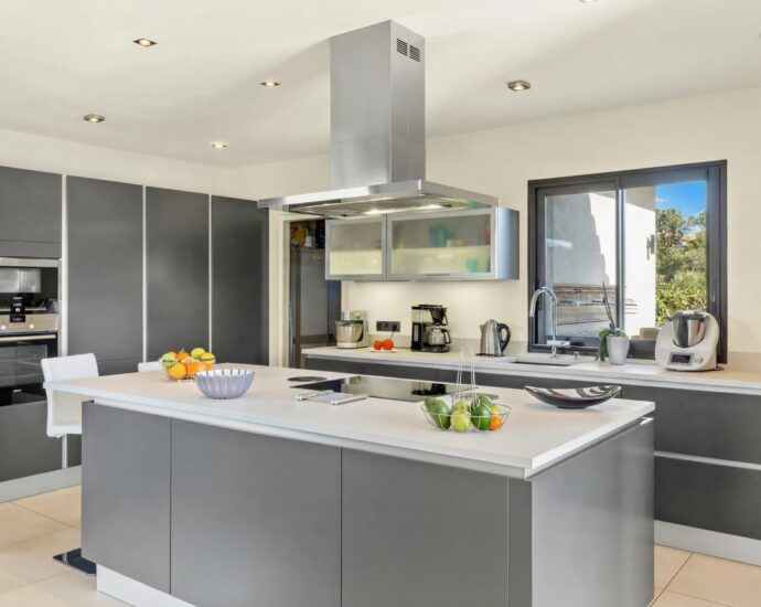 Porto vecchio, Palombaggia, villa 5 chambres, vue mer, piscine et proche plage