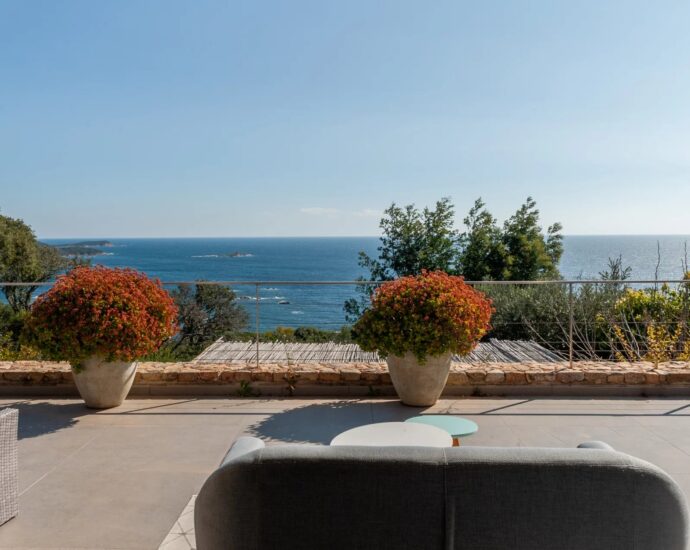 Cala Rossa, Domaine de la Tour, Villa vue mer panoramique, 7 chambres, piscine, plage à pied