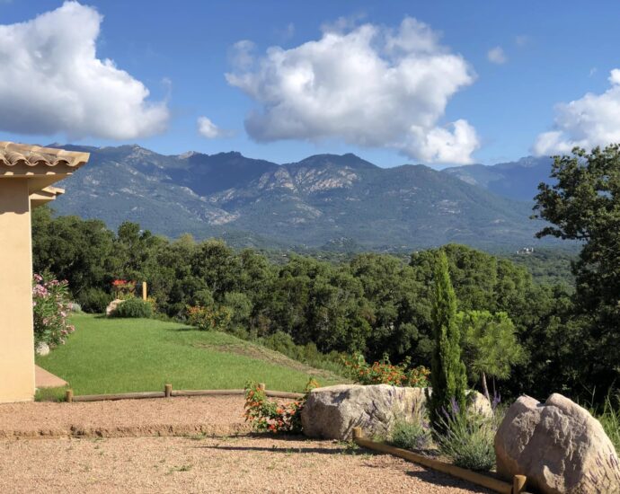 Porto-Vecchio, Contemporary villa, 4 bedrooms, swimming pool, near the beach of Santa Giulia