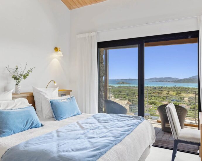 Saint-Cyprien, villa d’architecte, 7 chambres, piscine, vue mer, plage à pied