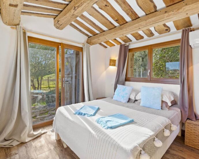 Palombaggia, bergerie avec piscine, vue dégagée,  proche plage