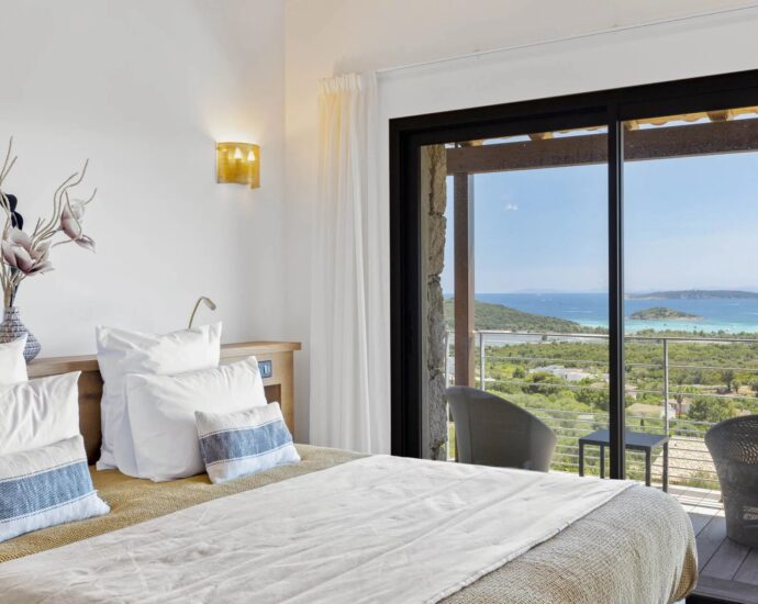 Saint-Cyprien, villa d’architecte, 7 chambres, piscine, vue mer, plage à pied