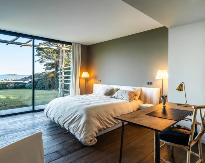 Exclusivité, Domaine de Cala Rossa, La Testa, Propriété exceptionnelle pied dans l&rsquo;eau, 2 villas, 7 chambres, piscine, plage à pied, vue mer panoramique