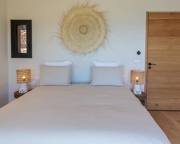 Porto-Vecchio, Palombaggia, Villa vue mer panoramique, 6 chambres, piscine chauffée, plage à pied