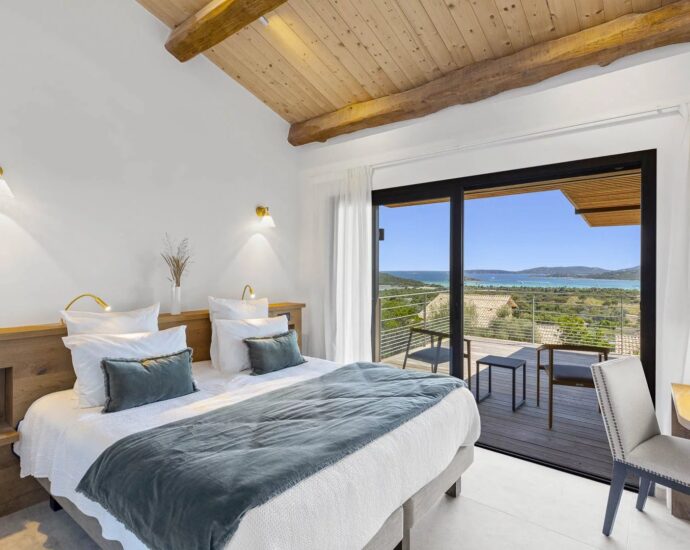 Saint-Cyprien, villa d’architecte, 7 chambres, piscine, vue mer, plage à pied