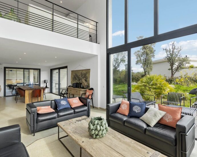 Porto-Vecchio, Arasu, Saint-Cyprien, villa d’architecte, 7 chambres, piscine, plage à pieds