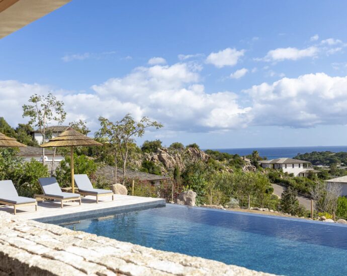 Porto-Vecchio, Palombaggia, Villa vue mer panoramique, 7 chambres, salle de sport, piscine chauffée, plage à pieds