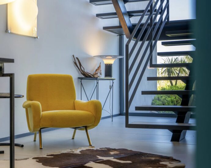 Pinarello, Contemporary 5-Bedroom Villa with Pool and Sea View, Nestled in the Heart of the Maquis