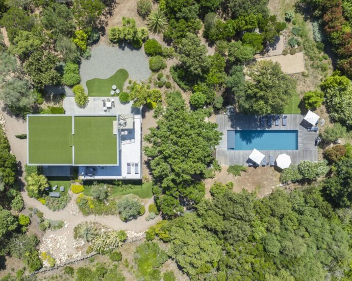 Pinarello, Contemporary 5-Bedroom Villa with Pool and Sea View, Nestled in the Heart of the Maquis