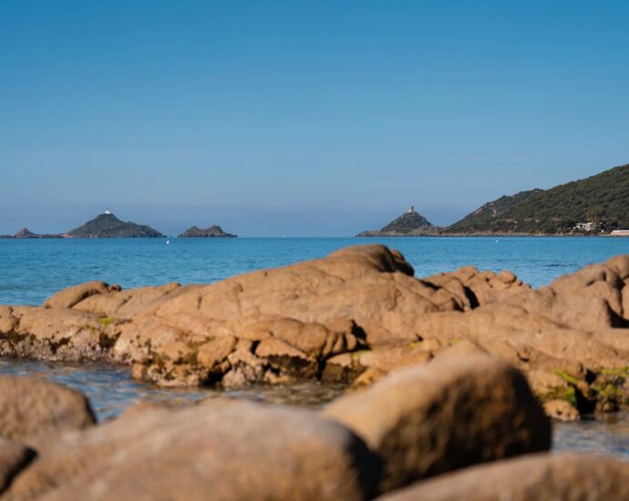 Exclusivité, Ajaccio, Route de Sanguinaires, Propriété  pied dans l&rsquo;eau, 3 chambres, vue  mer panoramique, plage à pied