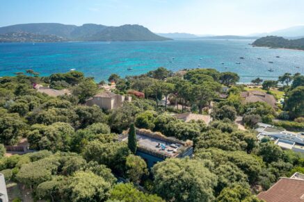 Private estate of Cala Rossa, 5-Bedroom Villa with Pool, Sea View, close to the beach