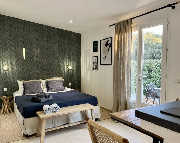 Bonifacio, Guesthouse, 12 Studios, Beach within Walking Distance