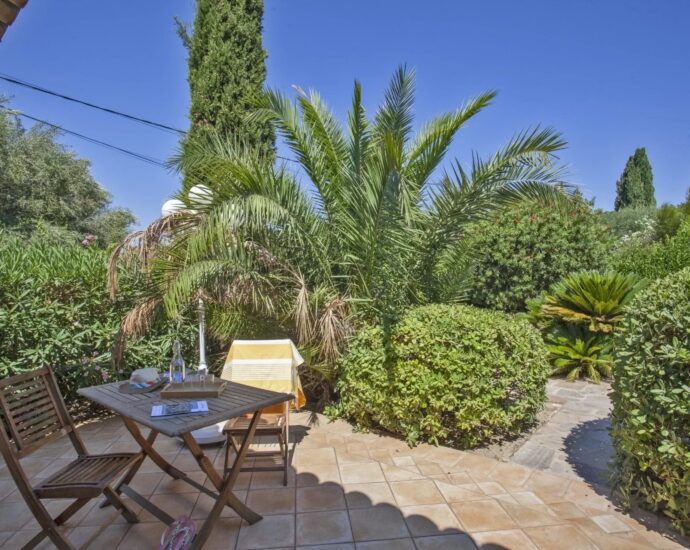 Lumio, Villa 5 chambres, vue mer et montagnes, piscine, proche des plages.