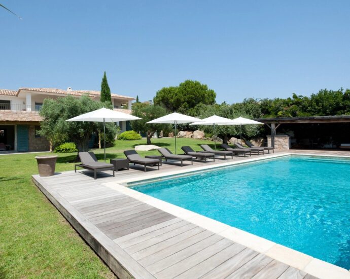 Sea view villa in private area of Punta Arasu, pool, near beach, nice amenities.