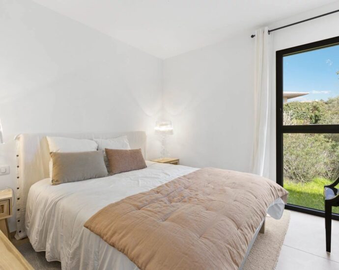 Porto-Vecchio, Arasu, Saint-Cyprien, villa d’architecte, 7 chambres, piscine, plage à pieds