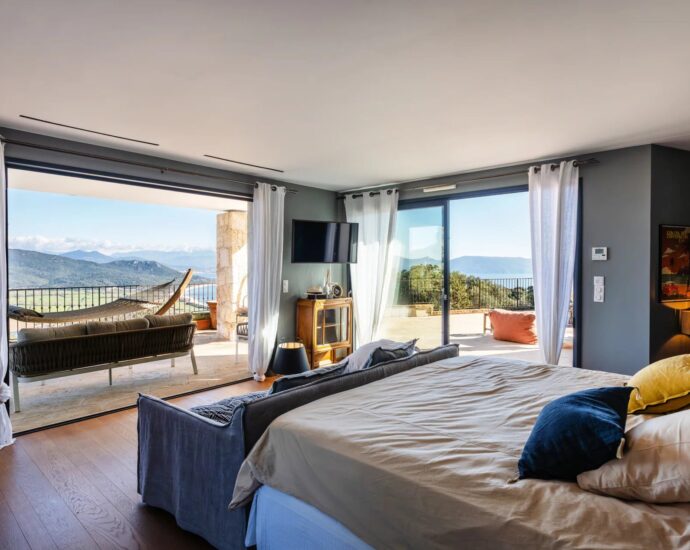 Exclusivité, Valinco, Villa d&rsquo;architecte, 7 chambres, Piscine, Vue mer panoramique, Proche plages