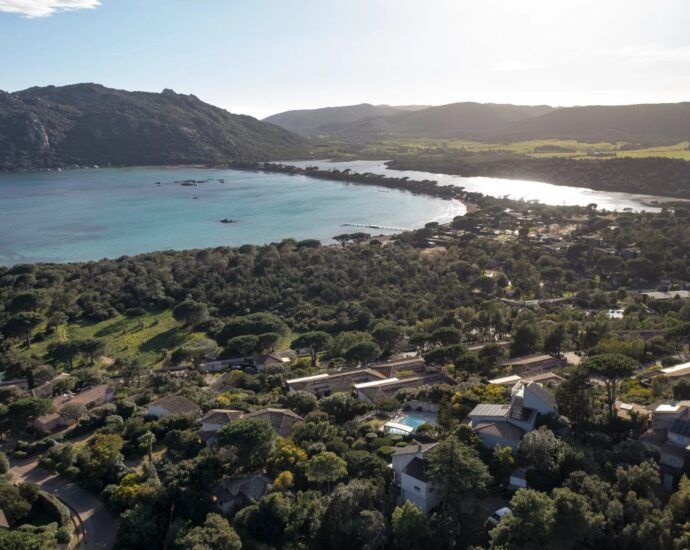 Santa Giulia, Villa, 4 bedrooms, Swimming pool, Sea view, Walking distance to the beach