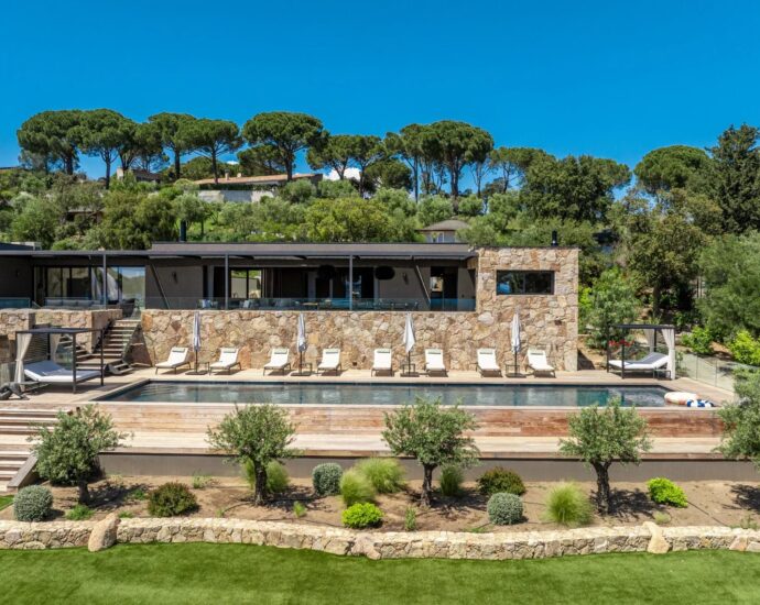 Caramontino, sea-view Hôtel Villa with panoramic views, 7 bedrooms, swimming pool, jacuzzi, fitness room, walking distance to the beach