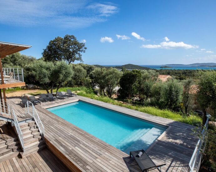 Arasu, villa d’architecte, 7 chambres, piscine, vue mer, plage à pied