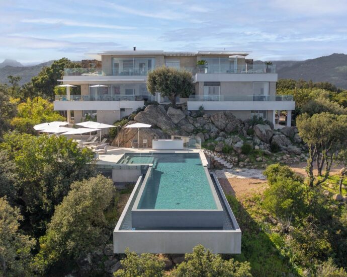 Favone, villa, panoramic sea view, 7 bedrooms, close to the beach, swimming pool, cinema room, gym, sauna, hammam, arcade room, pétanque court