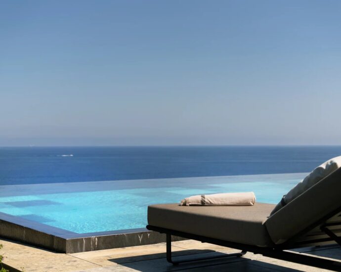 Exclusive Off-Market, Calvi, Villa 8 rooms, 2 pools, sea view, near beach