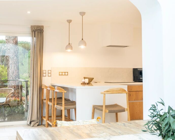 Porto-Vecchio, Villa plain-pied, 4 chambres, proche plage Palombagia, piscine