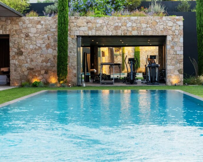 Calvi, Villa d’exception, 8 chambres, 2 piscines, vue mer panoramique