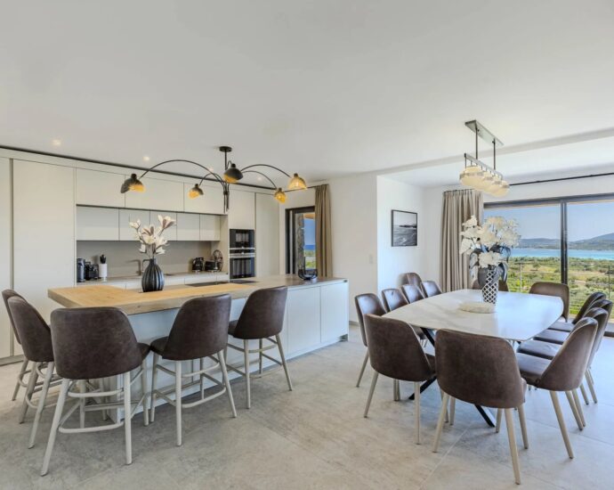 Saint-Cyprien, villa d’architecte, 7 chambres, piscine, vue mer, plage à pied