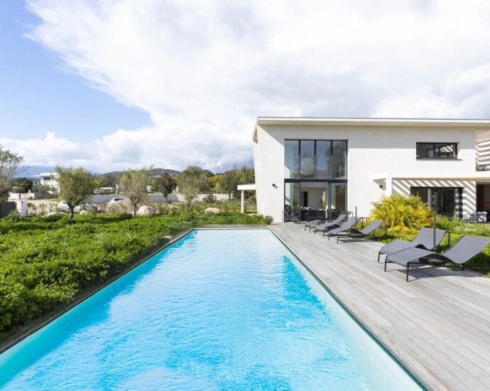 Porto-Vecchio, Arasu, Saint-Cyprien, villa d’architecte, 7 chambres, piscine, plage à pieds