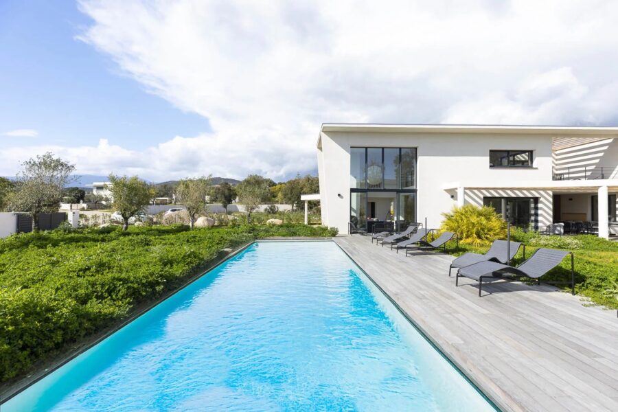 Porto-Vecchio, Arasu, Saint-Cyprien, villa d’architecte, 7 chambres, piscine, plage à pieds