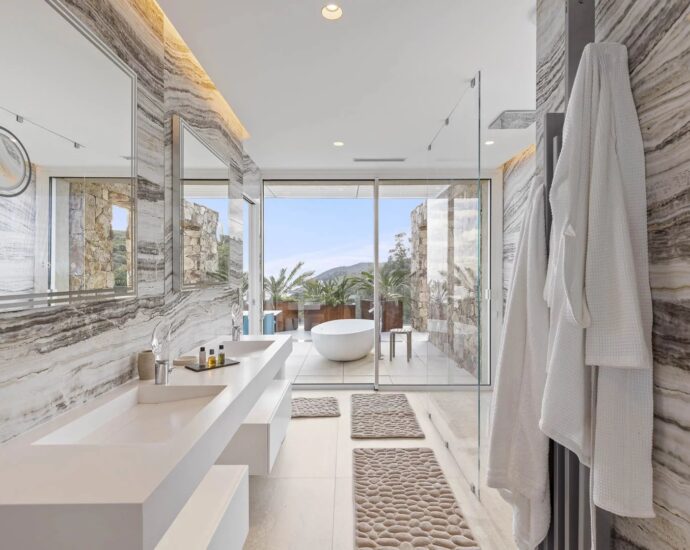 Favone, villa, panoramic sea view, 7 bedrooms, close to the beach, swimming pool, cinema room, gym, sauna, hammam, arcade room, pétanque court