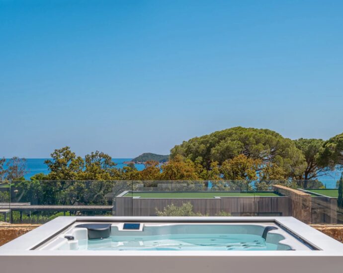 Caramontino, sea-view Hôtel Villa with panoramic views, 7 bedrooms, swimming pool, jacuzzi, fitness room, walking distance to the beach