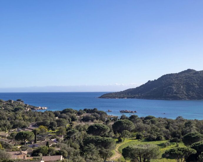 Santa Giulia, Villa, 4 bedrooms, Swimming pool, Sea view, Walking distance to the beach