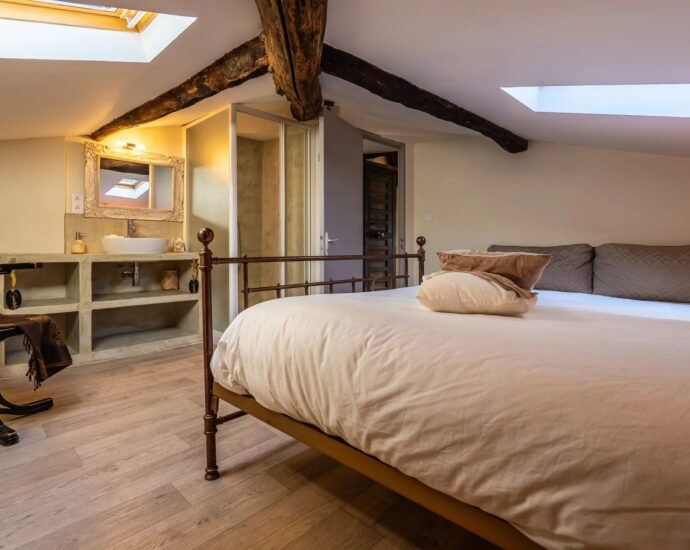 Oletta, 7 bedroom villa, Maison de Maître, one outbuilding, heated pool, close to beaches