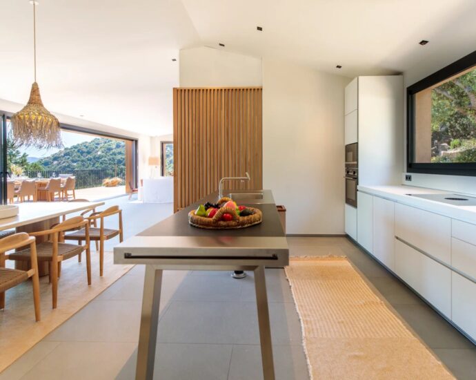 Porto-Vecchio, Palombaggia, Villa vue mer panoramique, 6 chambres, piscine chauffée, plage à pied