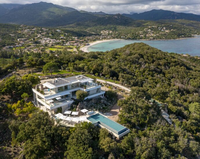 Favone, villa, panoramic sea view, 7 bedrooms, close to the beach, swimming pool, cinema room, gym, sauna, hammam, arcade room, pétanque court