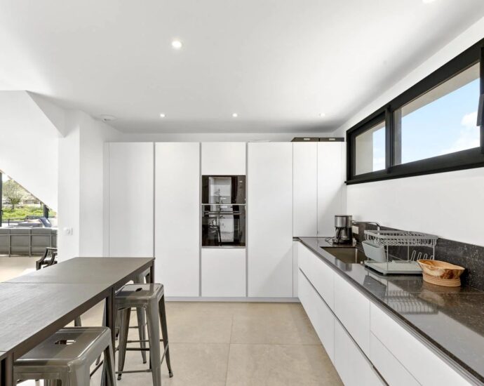 Porto-Vecchio, Arasu, Saint-Cyprien, villa d’architecte, 7 chambres, piscine, plage à pieds