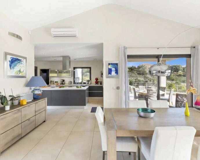 Porto vecchio, Palombaggia, villa 5 chambres, vue mer, piscine et proche plage